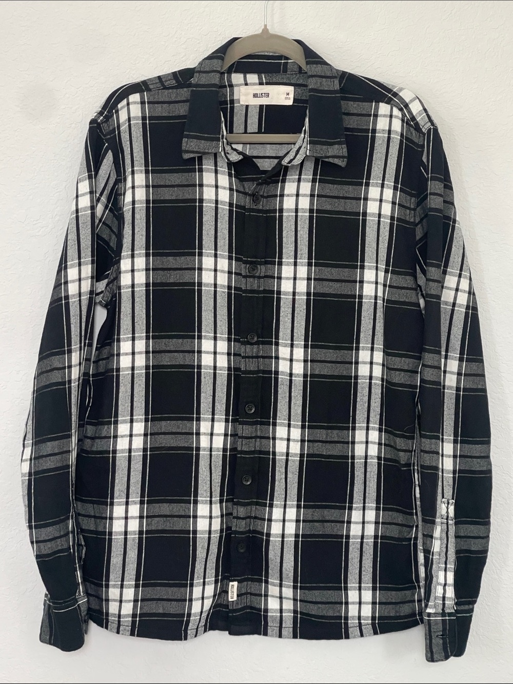 Hollister Mens M Black Gray Plaid 100% Cotton Flannel Shirt